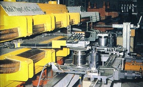 東京大学原子核研究所に納品する電磁石の設計・制作を担当した。